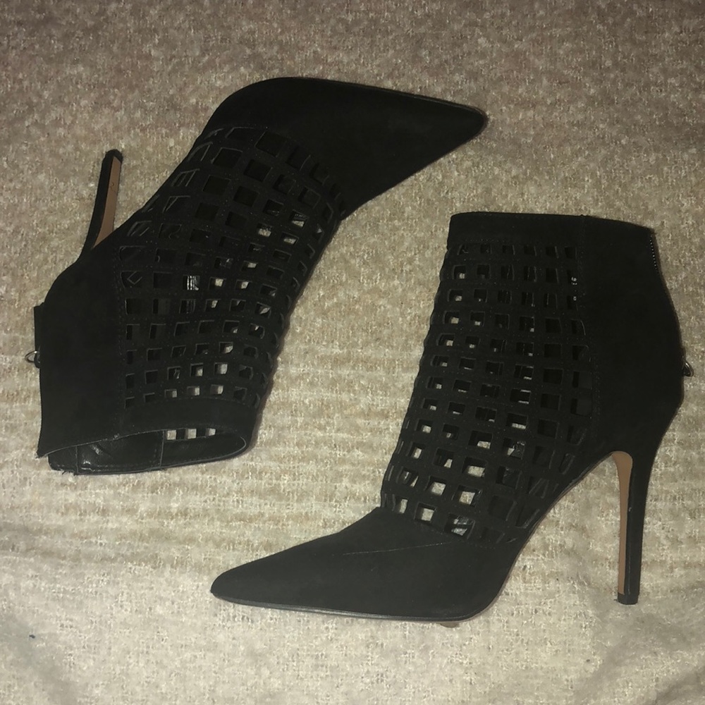 Black heel net booties